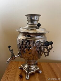Starožitný samovar.