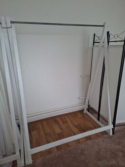 Štendr stojan na šaty / oblečení