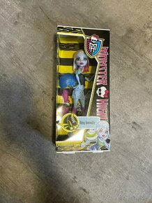 2012 MONSTER HIGH SKULTIMATE ROLLER