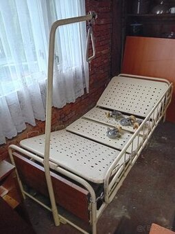 Zdravotní polohovaci postel