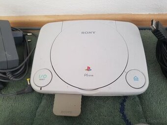 Playstation 1 Slim + 2 ovladače, paměťová karta 1MB, hry
