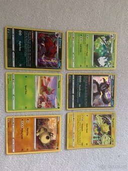 Pokémon TCG – Silný balíček s holo a trenérskými kartami