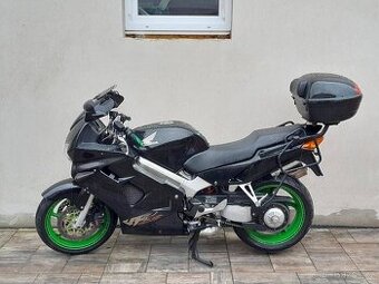 Honda VFR 800 FI, po velkém servisu, výborný stav