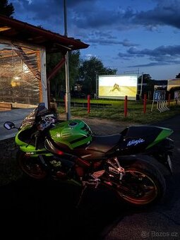 Kawasaki zx6r 636