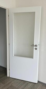 Interiérové dveře bílé 2/3 sklo