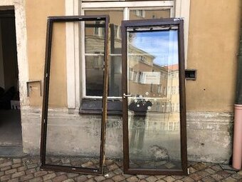 Balkonové dveře hnědé