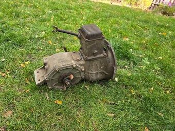 Převodovka z frézky - náhradní díly