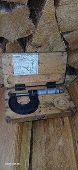 Mikrometr v dřevěné krabičce 0-25mm