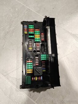 Pojistkova skříň bmw f10 f11 2016 přední pojistky