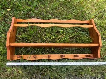 Rustikální police do kuchyně