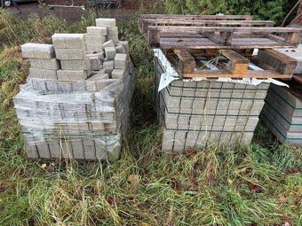 Prodám zámkovou dlažbu + obrubníky