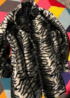 KRÁSNÝ DÁMSKÝ KOŽICH XXL -ZIMNÍ