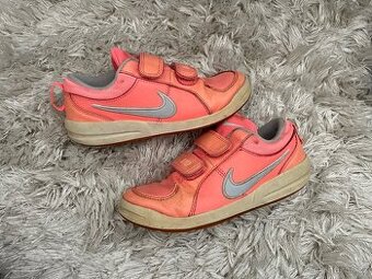 Dívčí oranžové koženkové tenisky značky Nike vel. 32