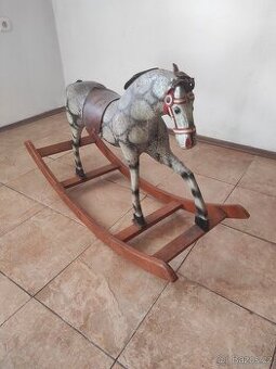 Starý houpací kůň