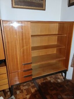 Retro knihovna František Mezulánik