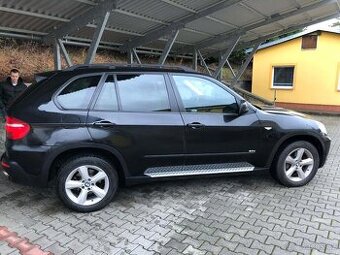 BMW X5 3.0d E70, 7 míst, vada motoru