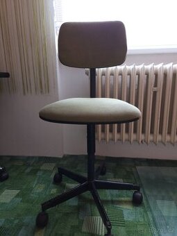 kancelářská kolečková židle