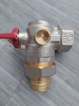 NOVÝ KULOVY ROHOVÝ KOHOUT 1