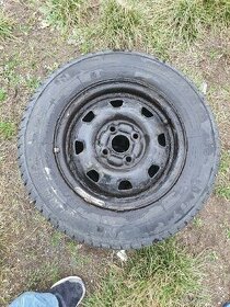 Zimní pneu Vraník na diskách 175/70 r13 5-7 mm - 1