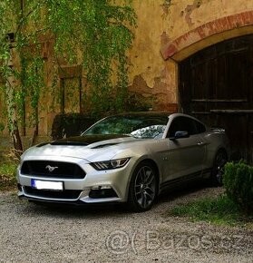 Ford mustang - 1