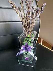 Malá dekorativní váza