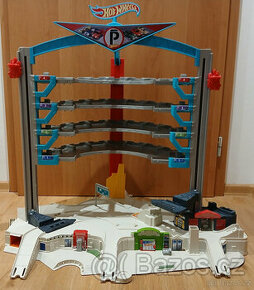 Hotwheels patrová garáž