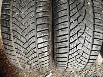 215/45/16 90v Goodyear - zimní pneu 2ks