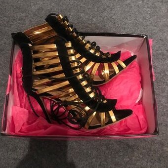 Nove luxusni sandaly