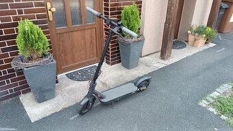 Xiaomi Electric Scooter 4 Pro 2nd Gen, jako nová