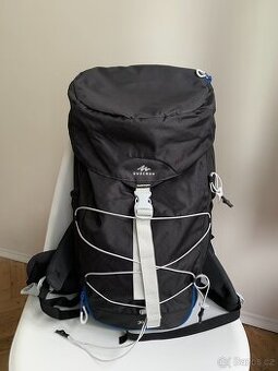 Turistický batoh 30 L Quechua trekový outdoor