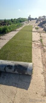 Fotbalový kvalitní použity trávník 40mm po rolích 66m²