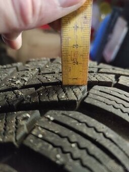 Prodám obuté zimní pneumatiky na škoda fabia