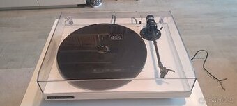 Gramofon Tesla NC-500, bílý