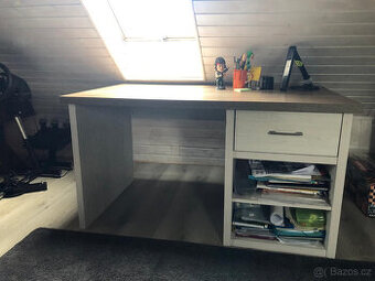 Dětský psací stůl