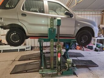 1,5t hydraulický nůžkový zvedák DDR přetěsněný + nový olej
