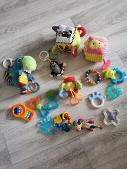 Hračky pro miminko 23ks