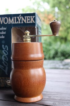 Ruční mlýnek na kávu Lodos Buclák