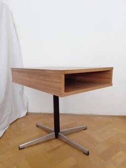 televizní stolek 1980