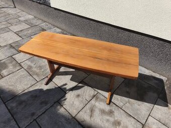 Dřevěný TV stolek