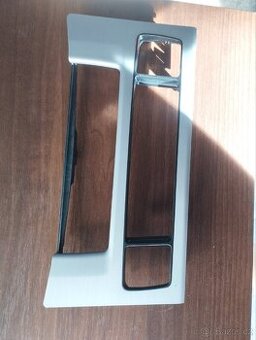 BMW E60 kryt středového panelu