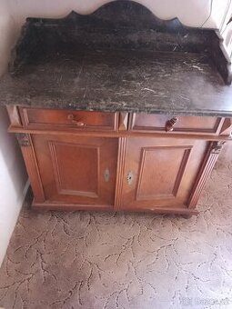 Starožitný nábytek