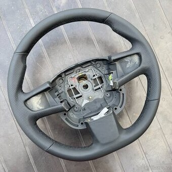 Peugeot 508, Expert nový kožený volant