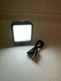 Malé přenosné světlo (Softbox) na kameru nebo videokameru