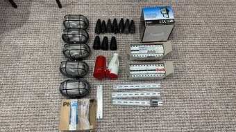 elektro instalační material jističe, světla, vidlice, zásuvk