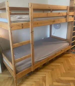 Dvoupatrová postel