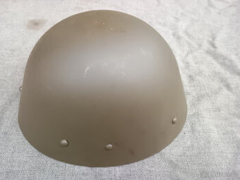 Přilba vz.32 hříbek
