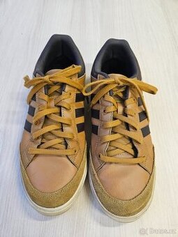 Prodám boty Adidas hnědé velikost 43 - pěkný stav