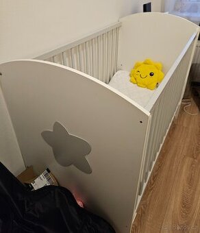 Dětská postýlka Trama