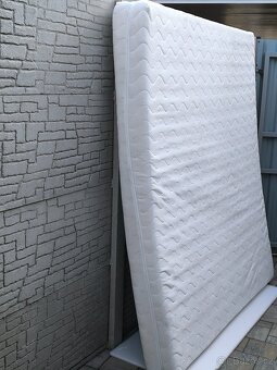Prodám matrací 180cm x 200cm