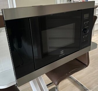 Vestavná mikrovlnná trouba Electrolux